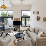 公寓 Perfect Getaway Steps From The And Old Town 埃斯特波纳